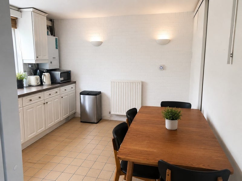 Room Durham Road in Greater London