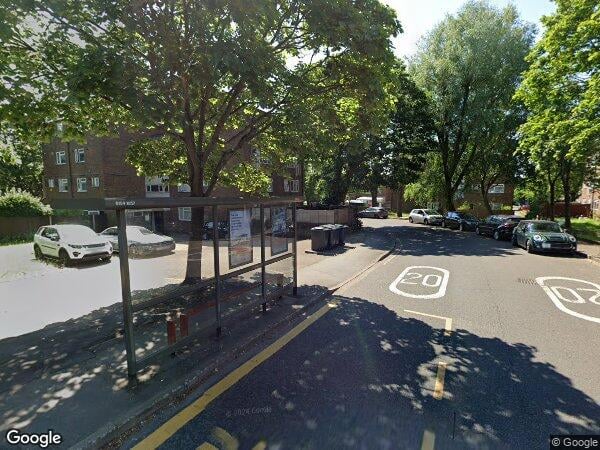 Room Horseshoe Crescent in Greater London