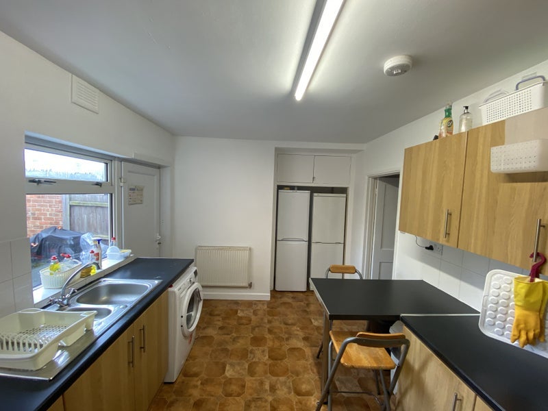 Room Palmer Avenue in Charnwood