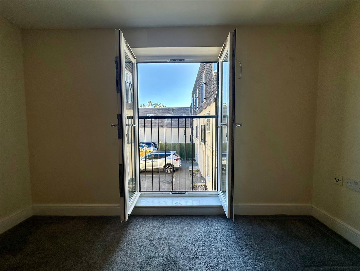 Flat Mina Road in Bristol