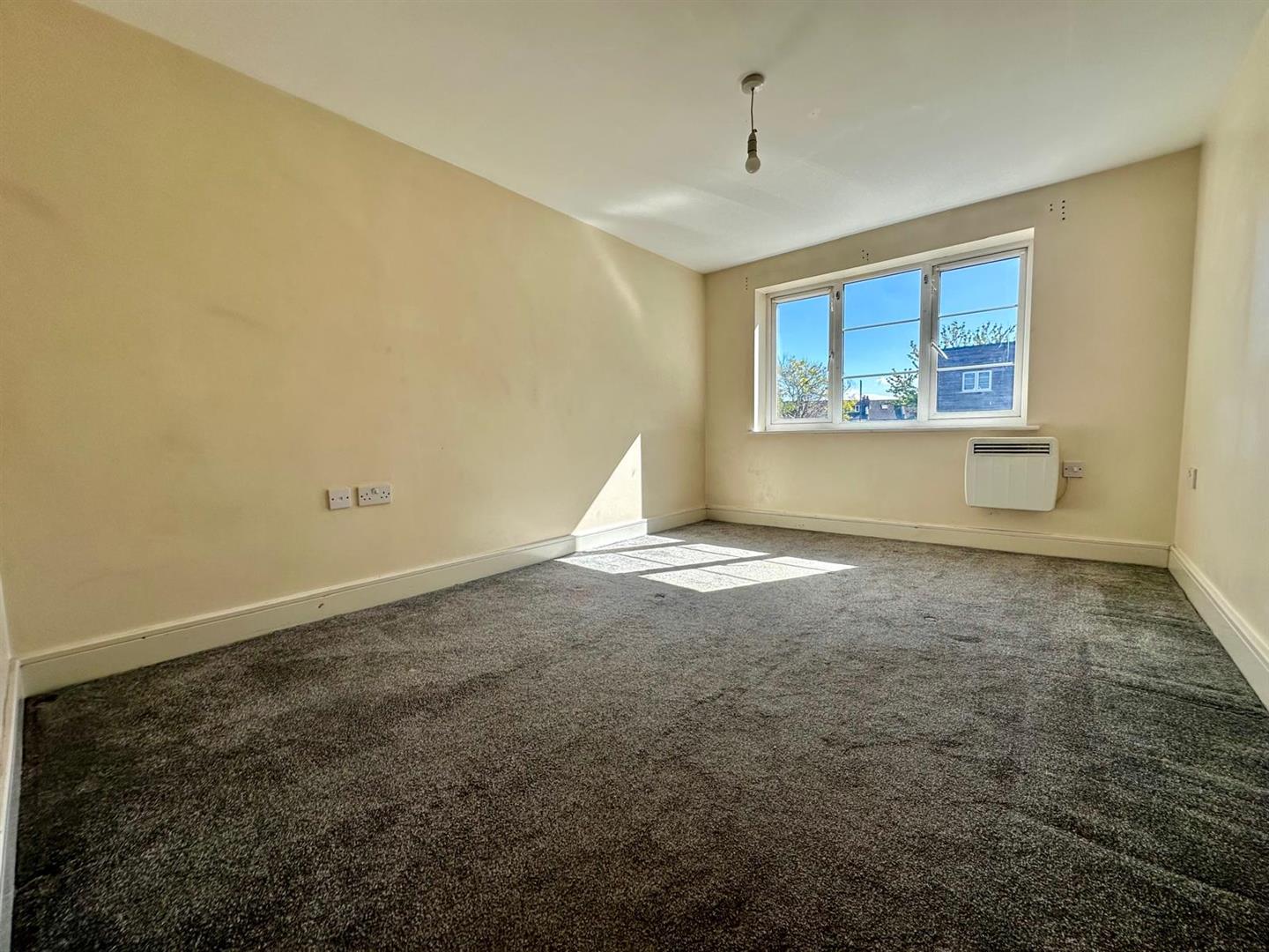 Flat Mina Road in Bristol
