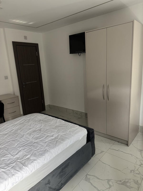 Room Heeley Road in Birmingham