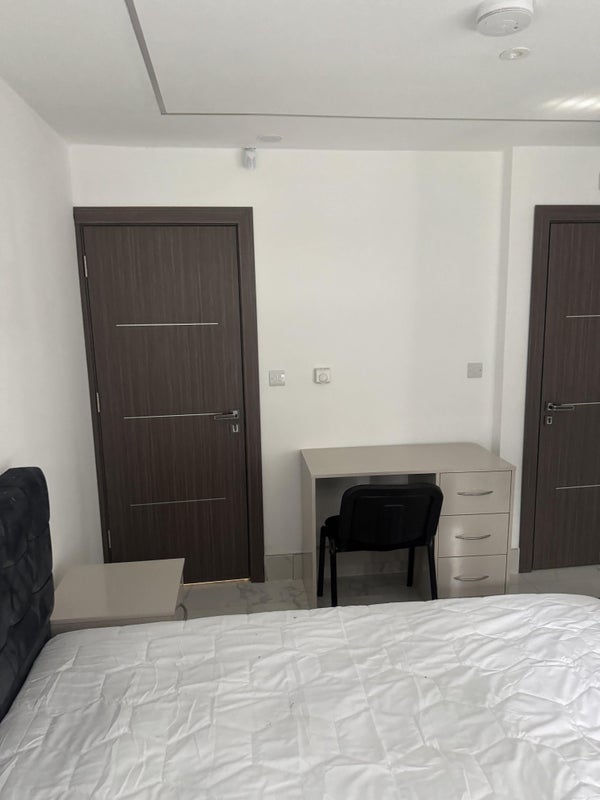 Room Heeley Road in Birmingham
