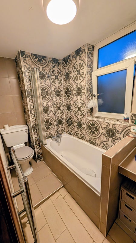 Room Brompton Road in Manchester
