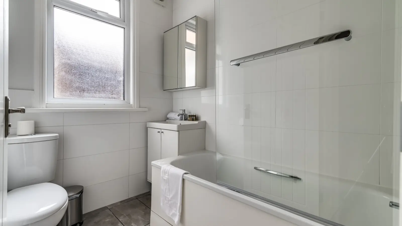 Flat Mostyn Avenue in Greater London