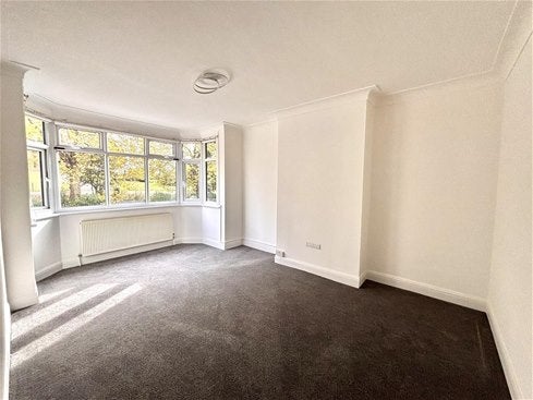 Flat Longstone Avenue in Greater London