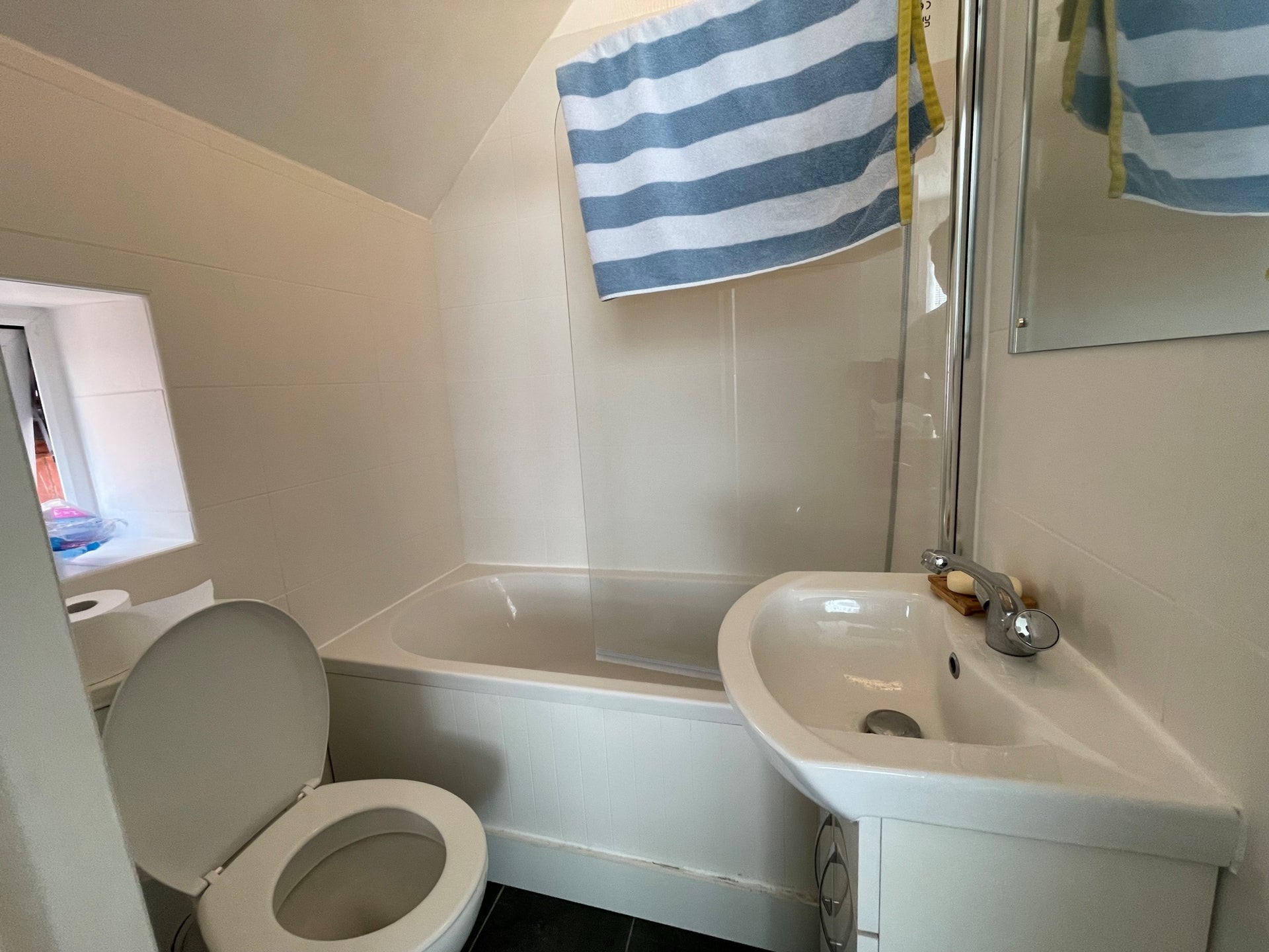 Flat Fawley Road in Greater London