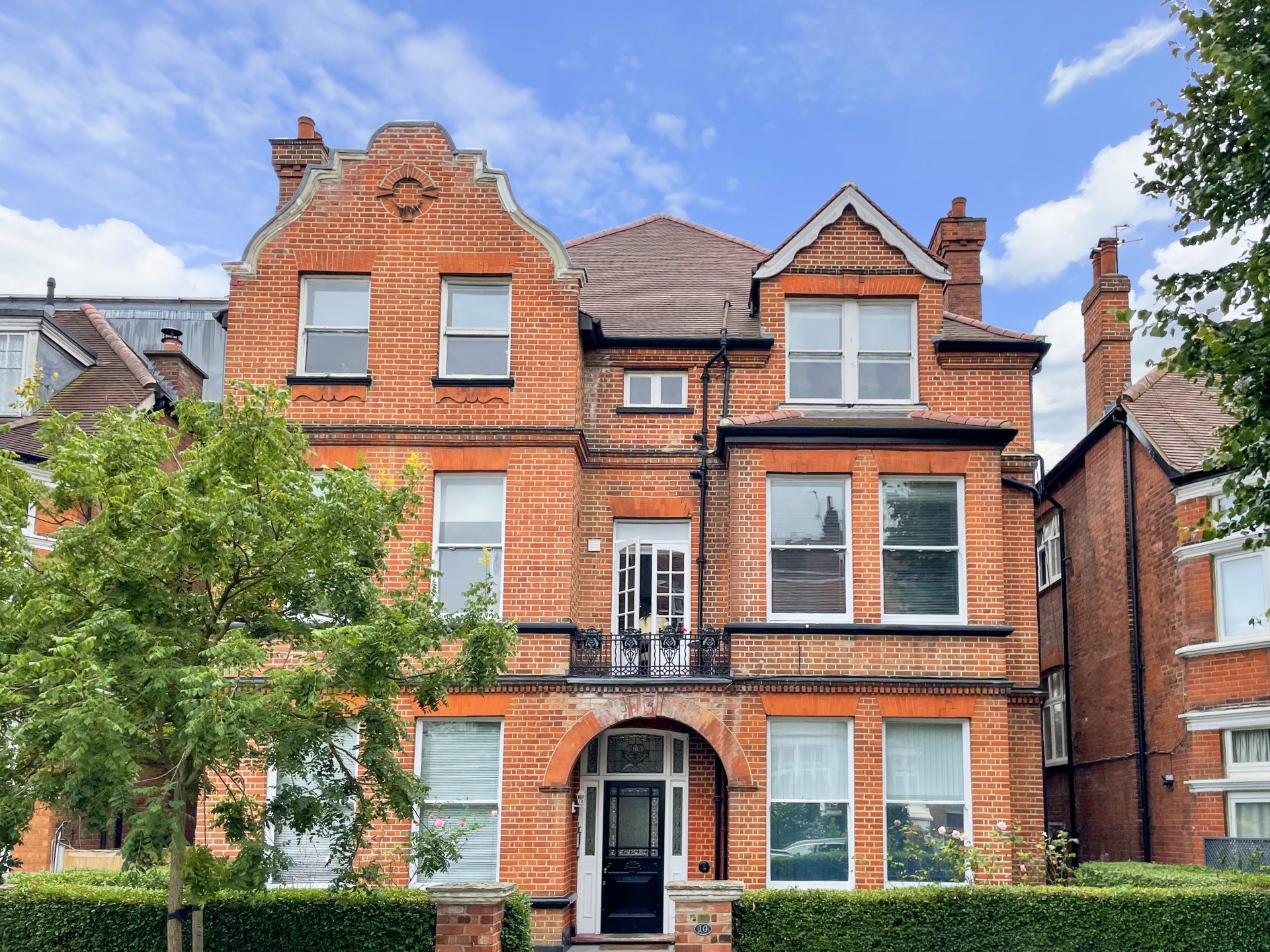 Flat Fawley Road in Greater London