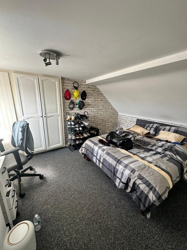 Room Windermere Road in Bristol