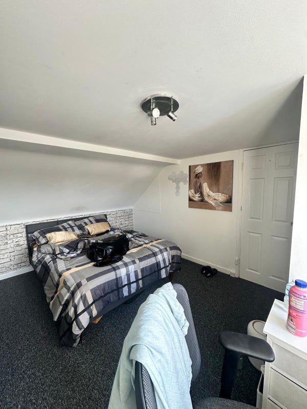 Room Windermere Road in Bristol