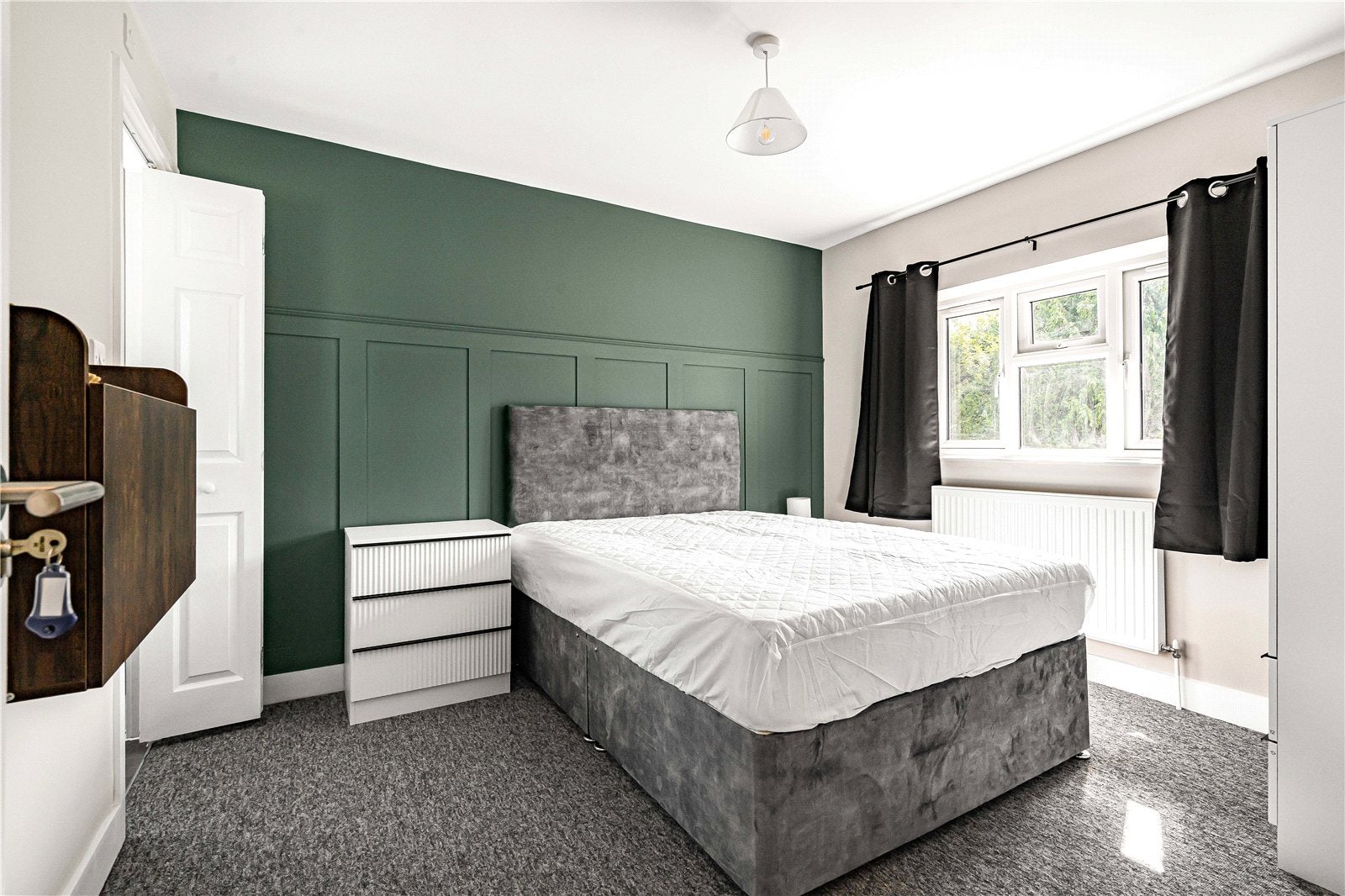 Room Dunmore in Guildford