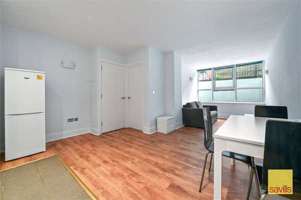 Flat Artichoke Hill in Greater London
