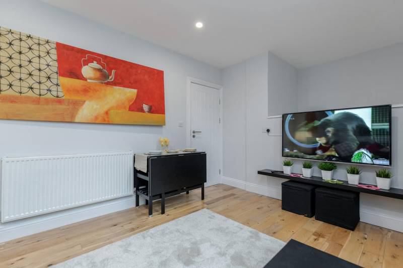 Flat Clapham Road in Greater London