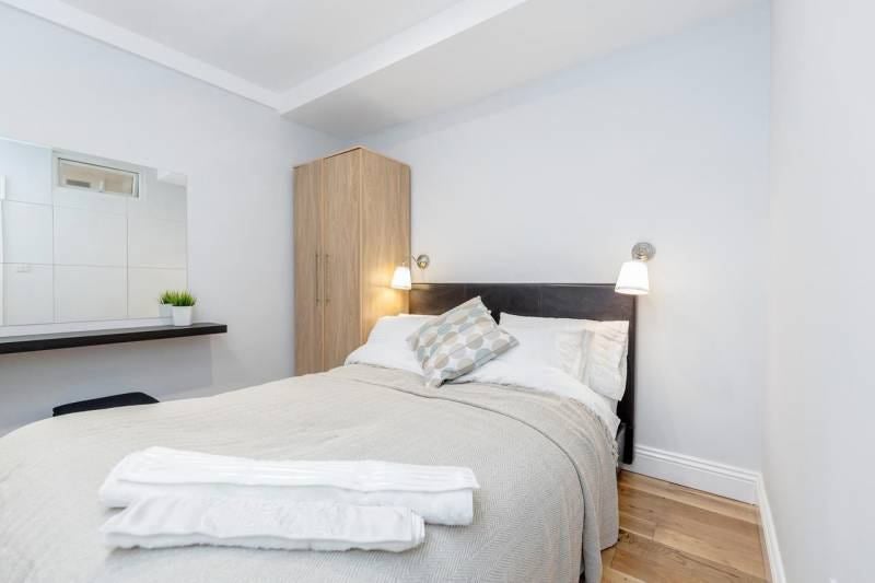 Flat Clapham Road in Greater London