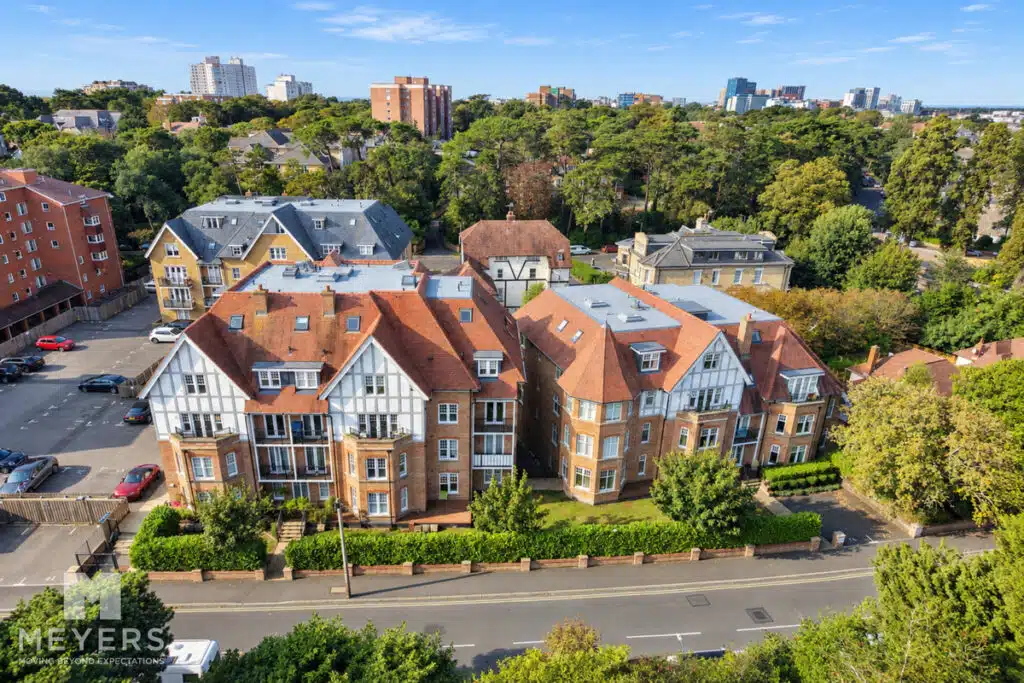Flat Knyveton Road in Bournemouth