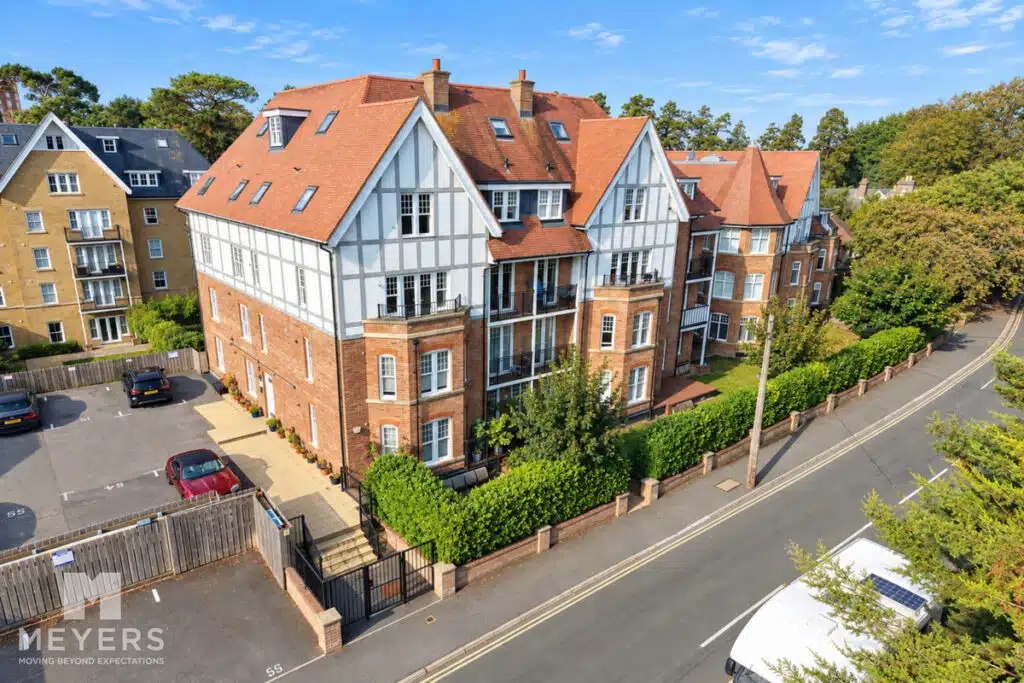 Flat Knyveton Road in Bournemouth