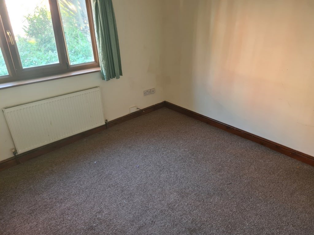 Flat Thorneywood Rise in Nottingham
