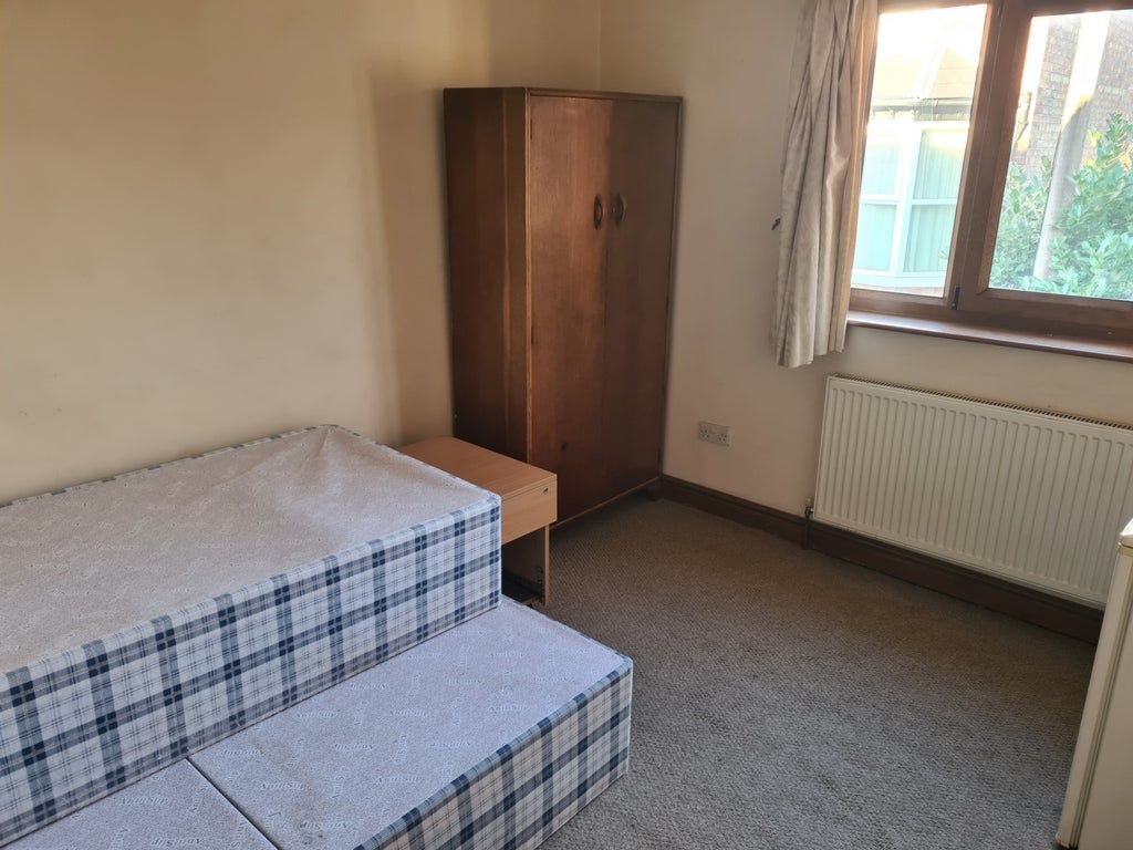 Flat Thorneywood Rise in Nottingham