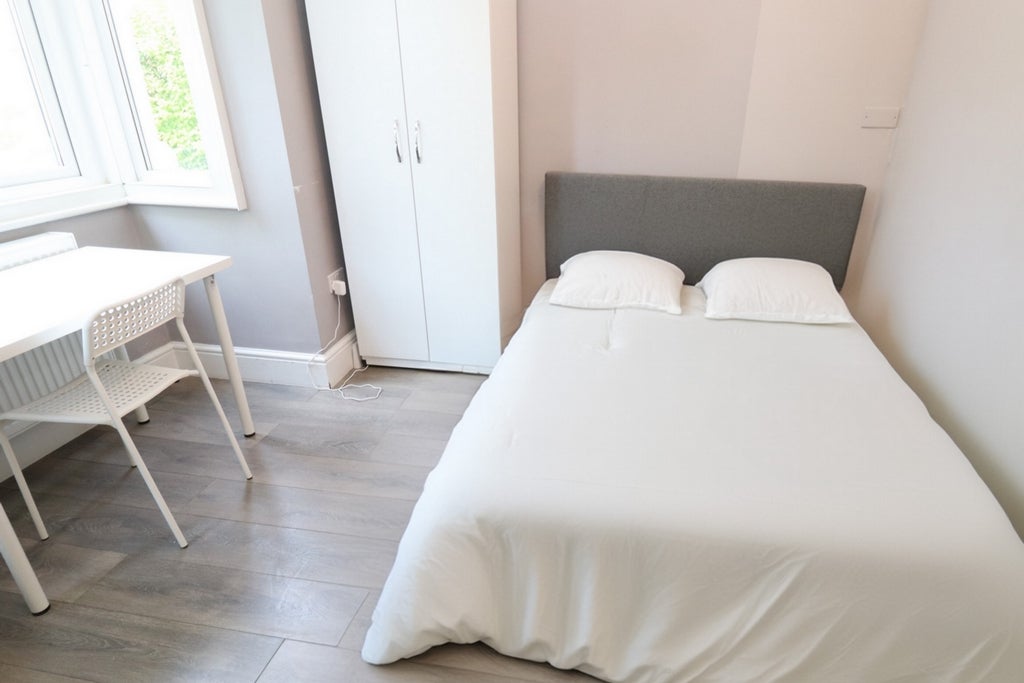 Room Globe Road in Greater London