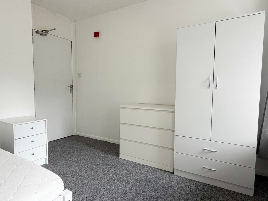 Room Cardigan Street in West Suffolk