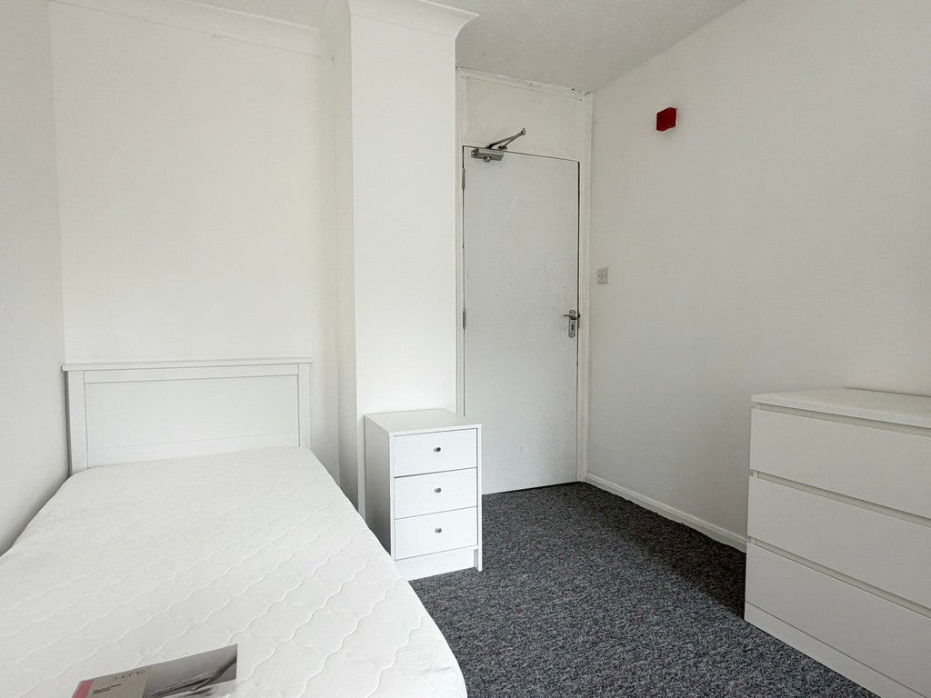 Room Cardigan Street in West Suffolk