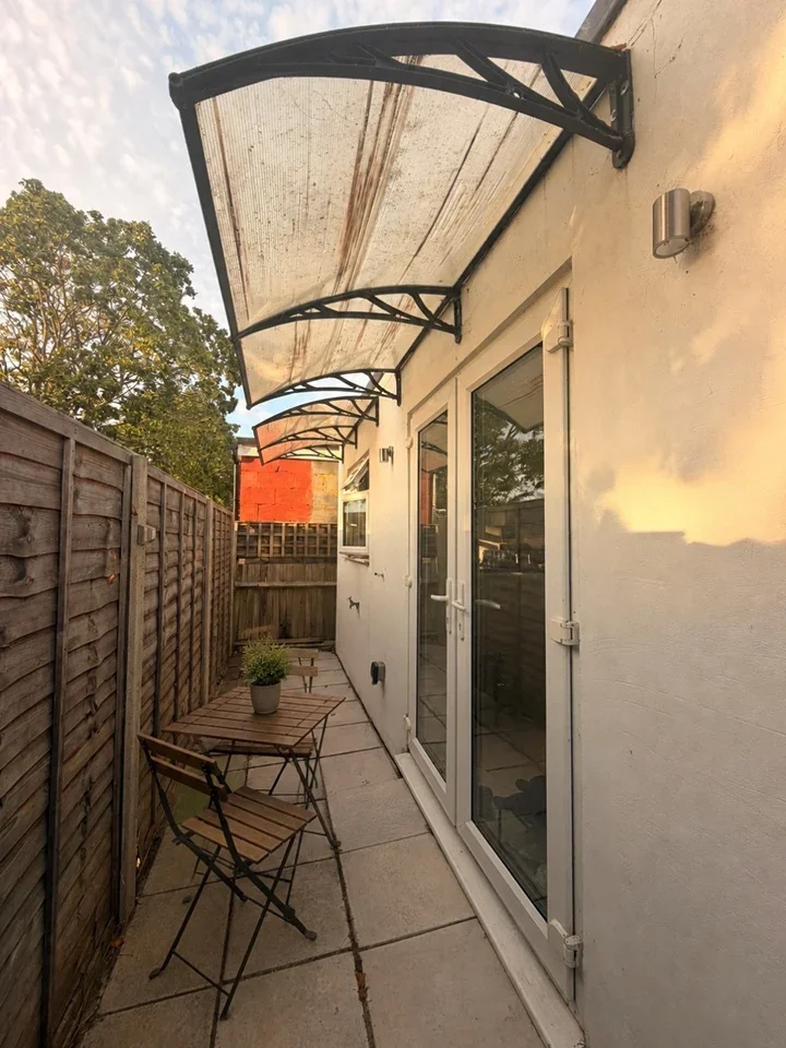 Flat Aragon Road in Greater London