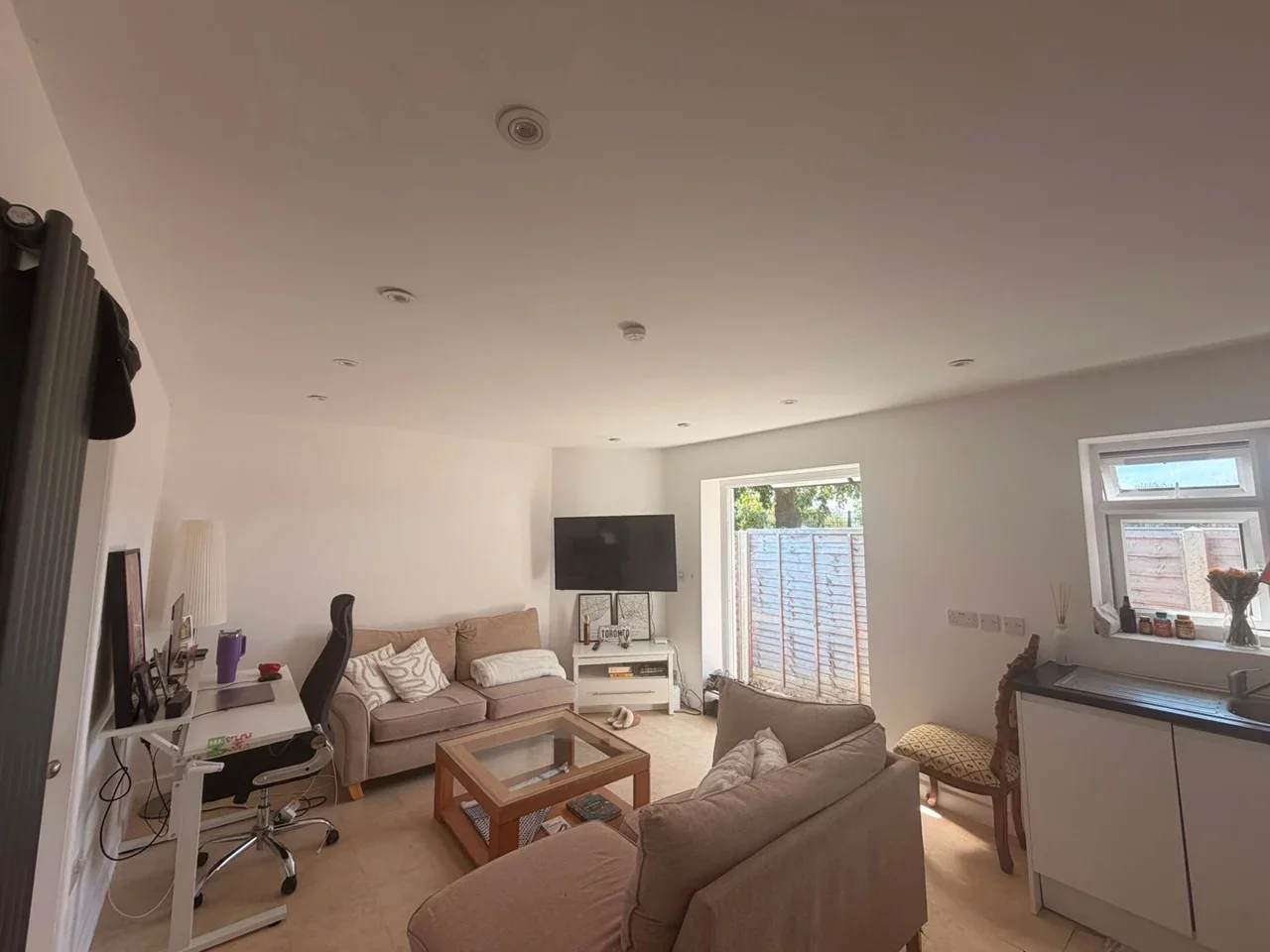 Flat Aragon Road in Greater London