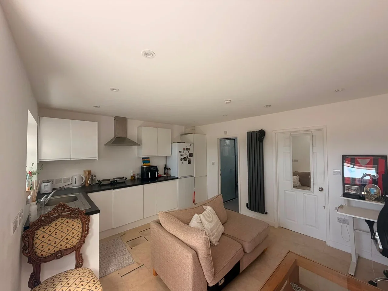 Flat Aragon Road in Greater London