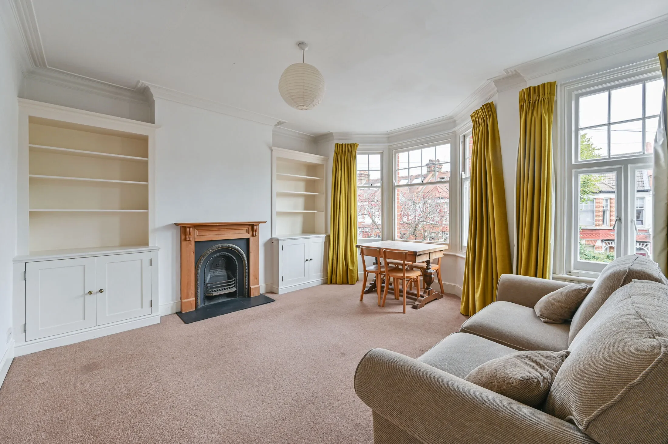 Flat Engadine Street in Greater London