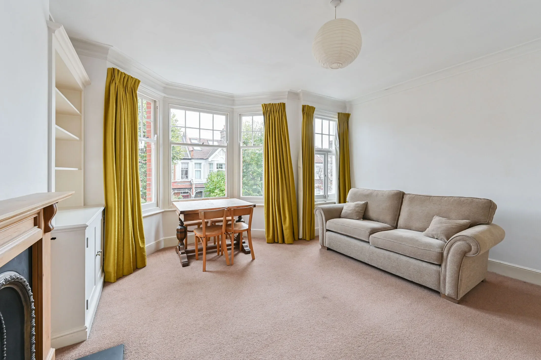 Flat Engadine Street in Greater London
