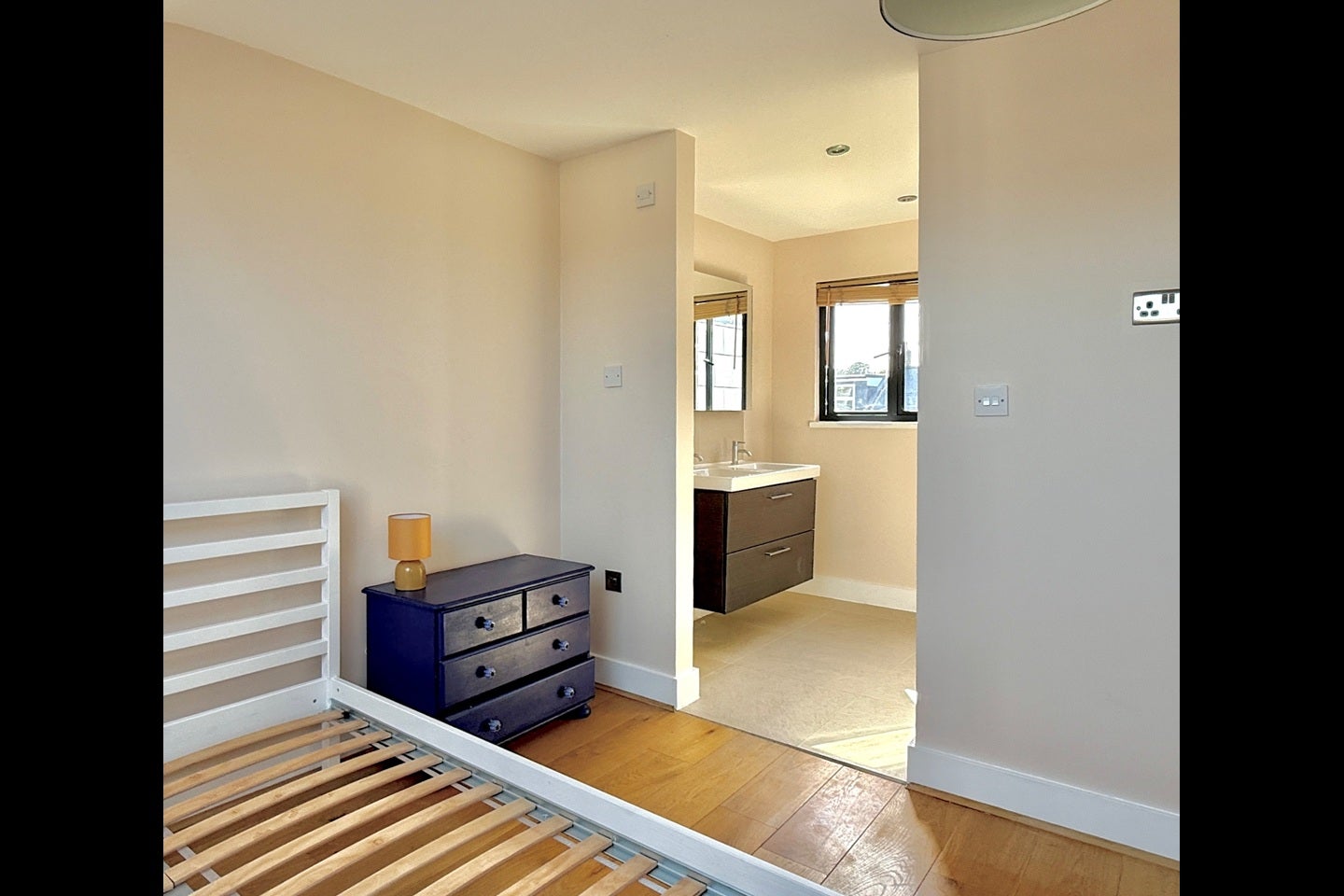 Room Glenwood Road in Greater London