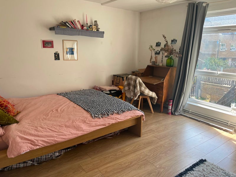Room Harriet Close in Greater London
