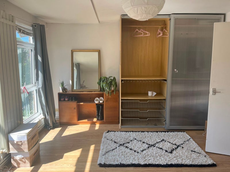 Room Harriet Close in Greater London