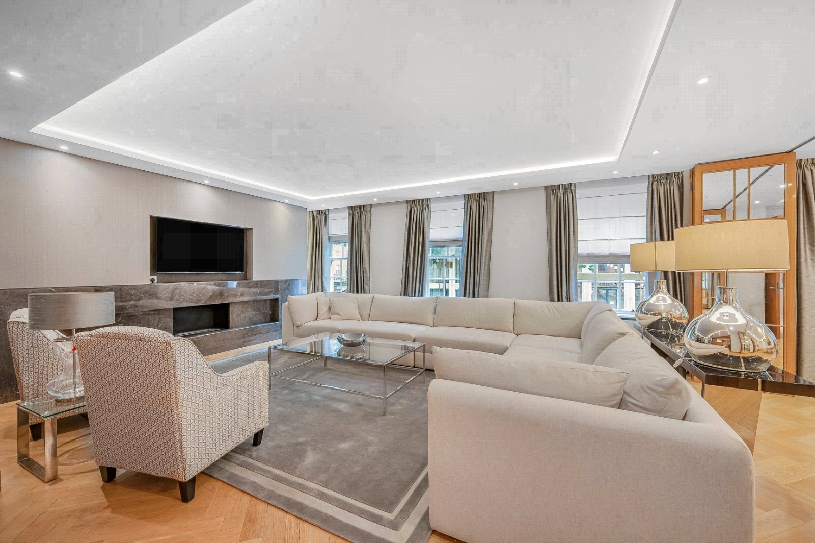 Flat Upper Grosvenor Street in City of Westminster