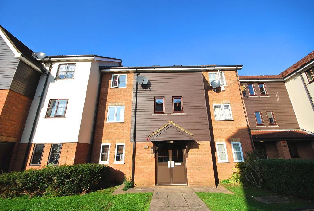 Flat Vicars Bridge Close in Greater London