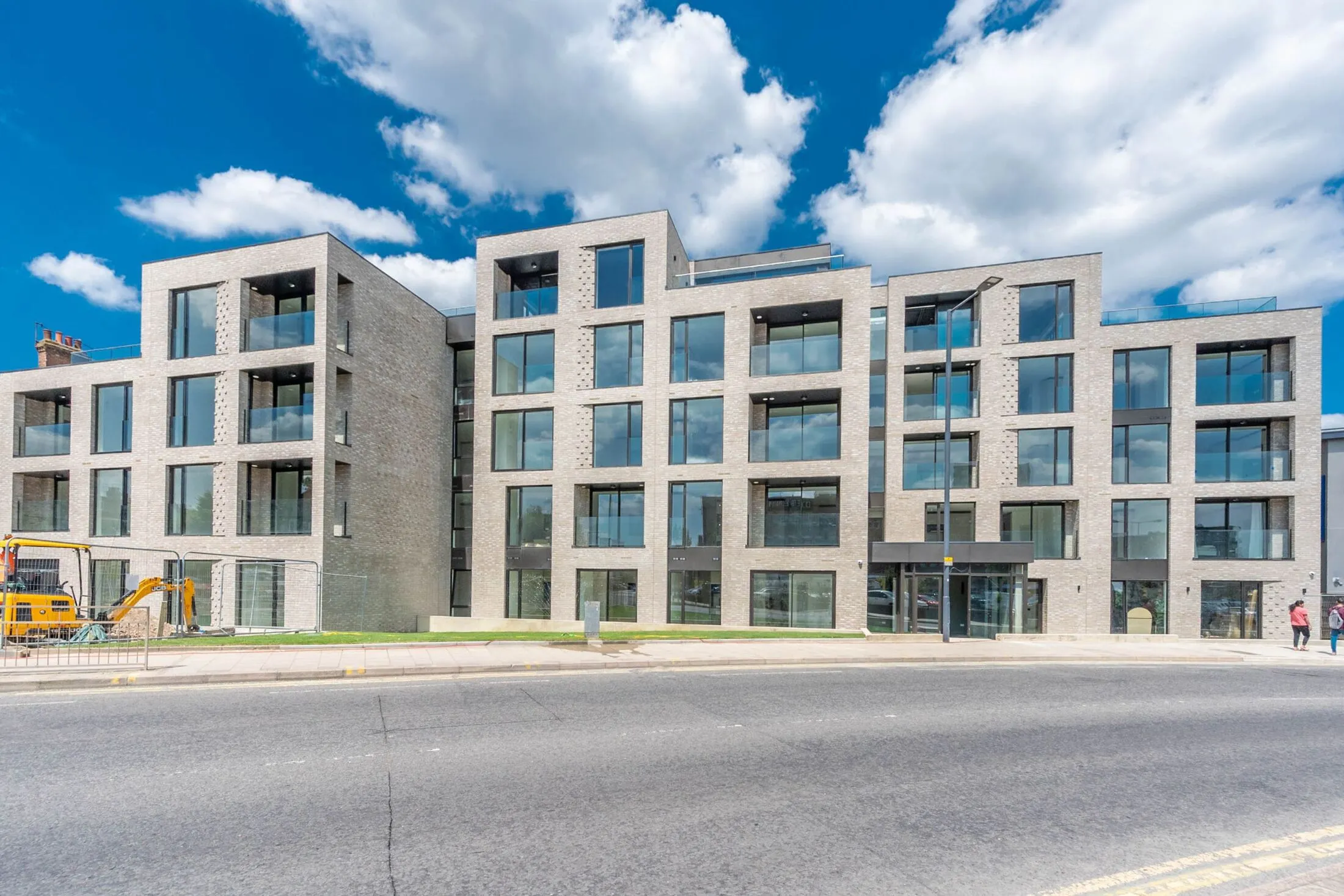 Flat Greenhill Way in Greater London