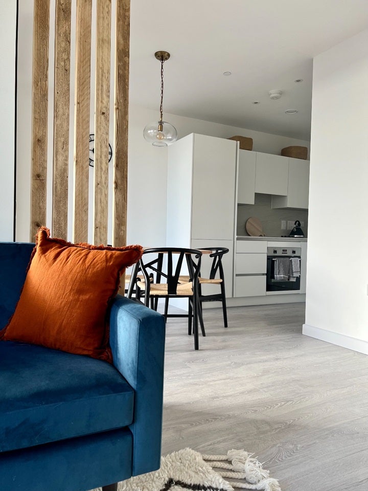 Flat Shearwater Drive in Greater London