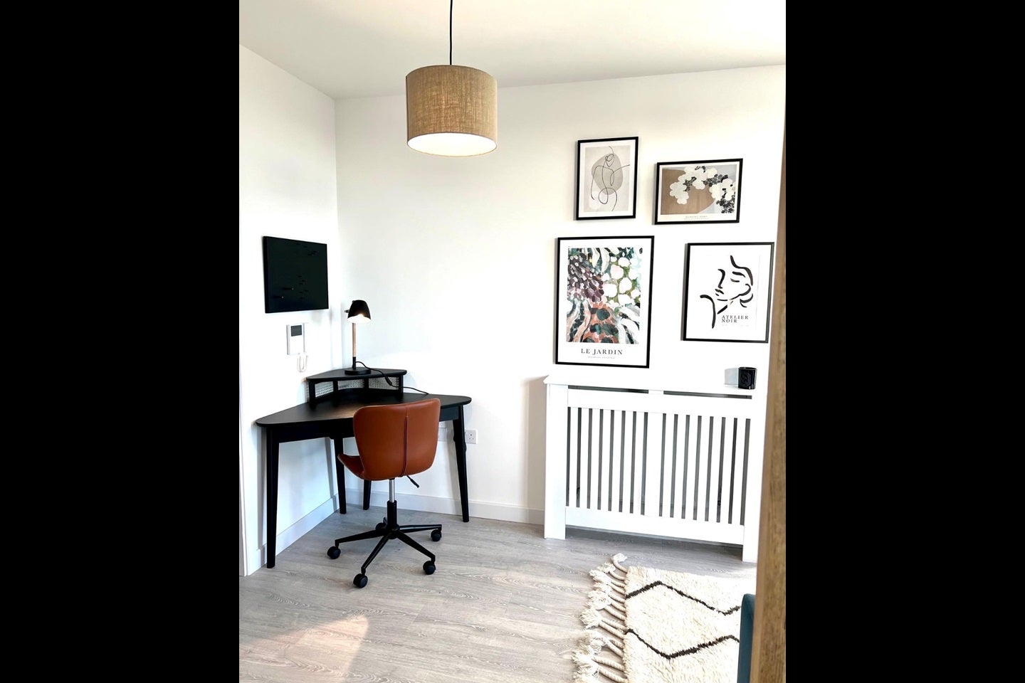 Flat Shearwater Drive in Greater London