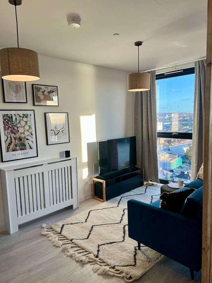 Flat Shearwater Drive in Greater London