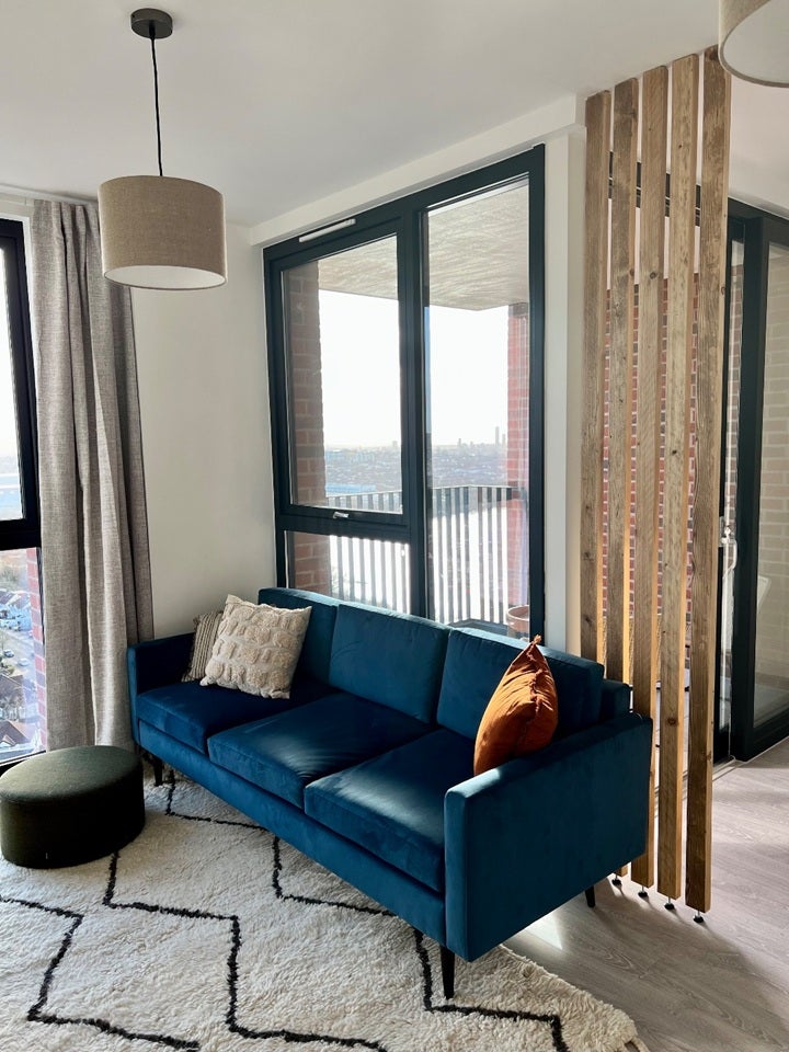 Flat Shearwater Drive in Greater London