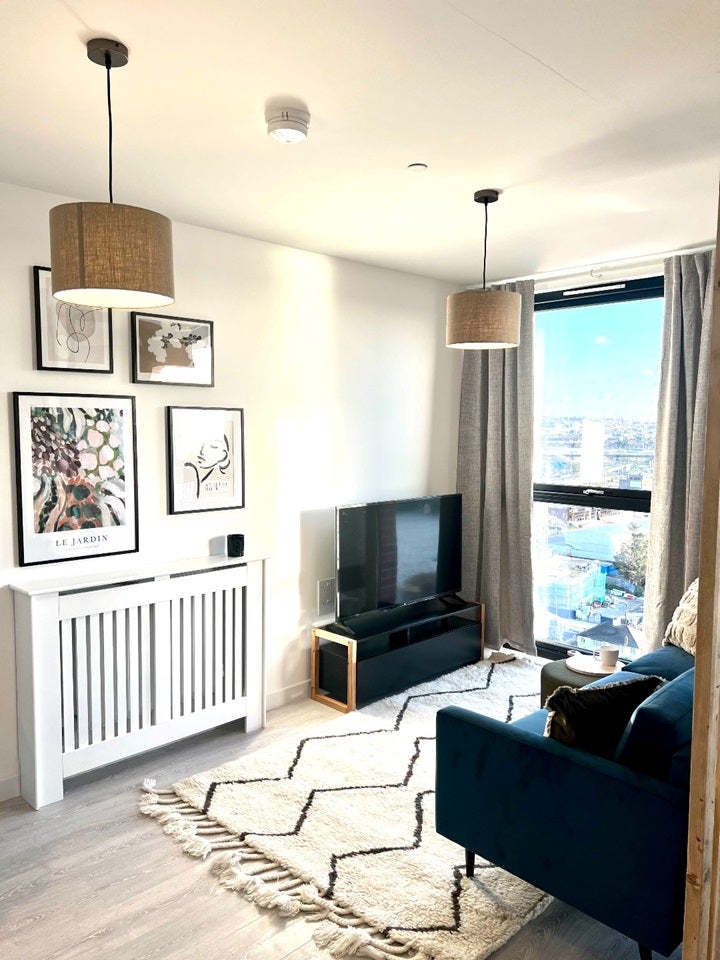 Flat Shearwater Drive in Greater London