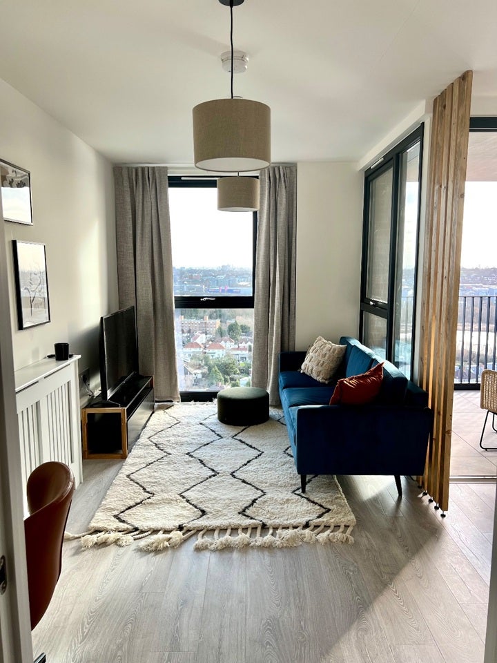 Flat Shearwater Drive in Greater London