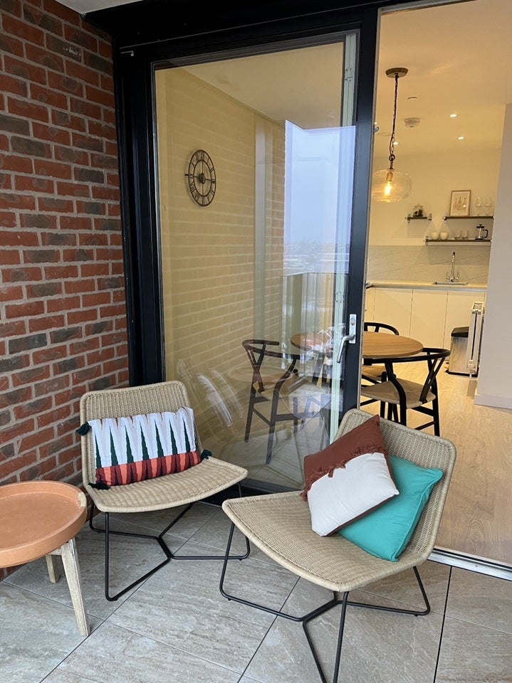 Flat Shearwater Drive in Greater London