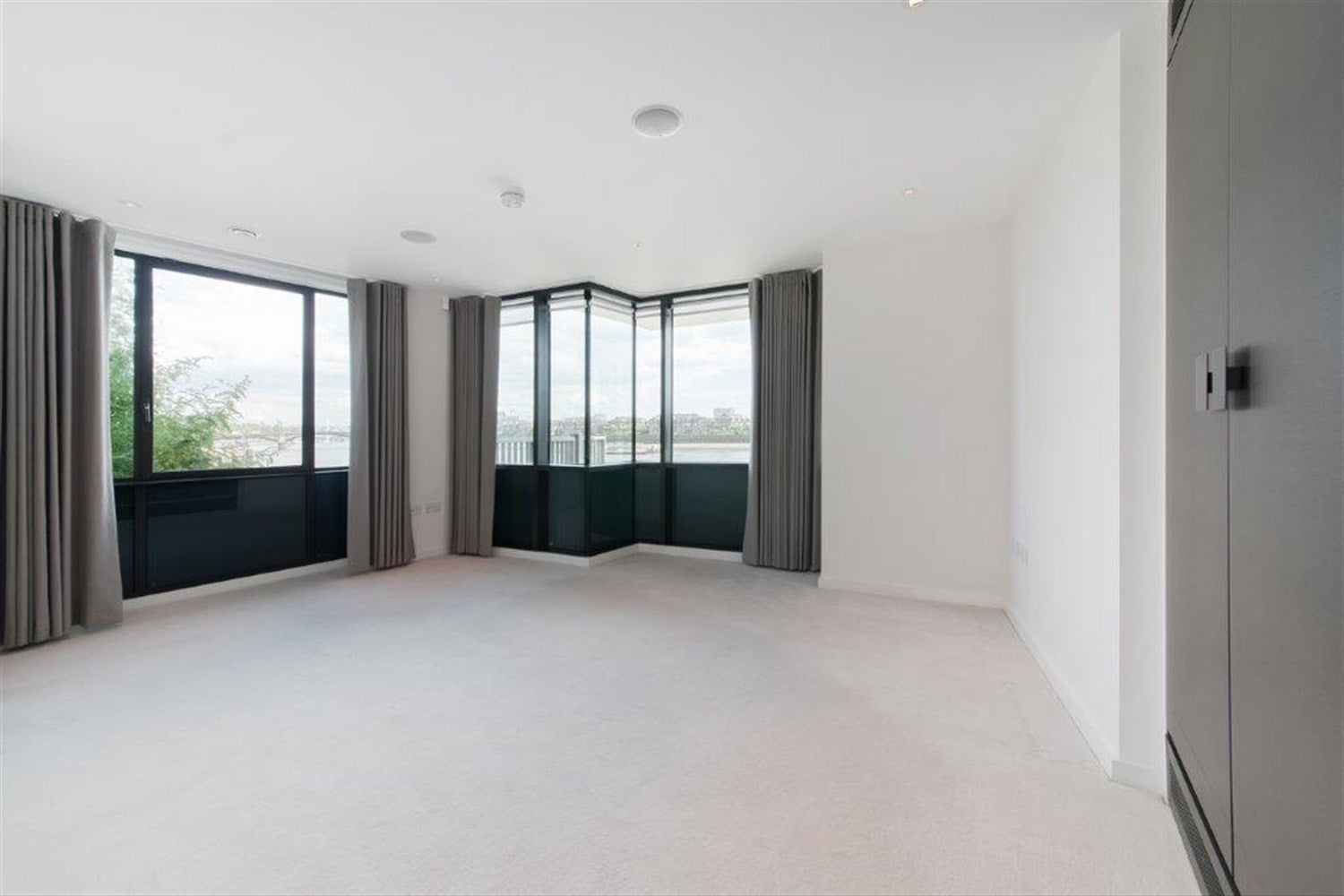 Flat Lots Road in Greater London