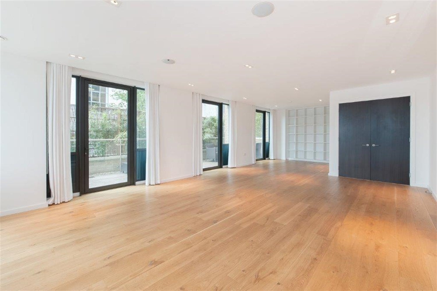 Flat Lots Road in Greater London