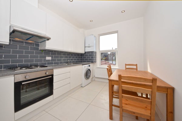 Flat Welldon Crescent in London