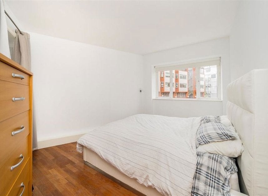 Flat Harrington Road in Greater London