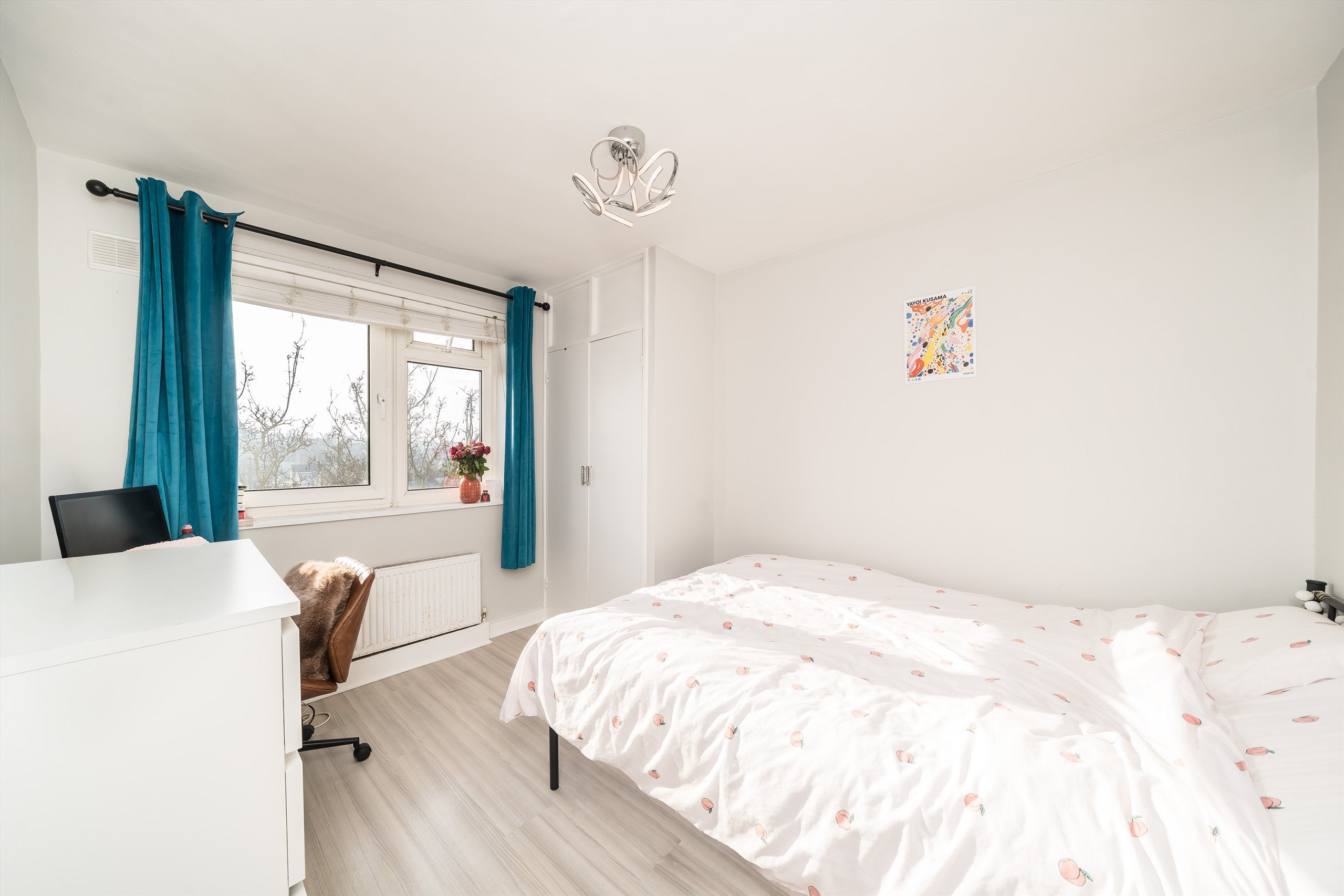 Flat Hydethorpe Road in Greater London