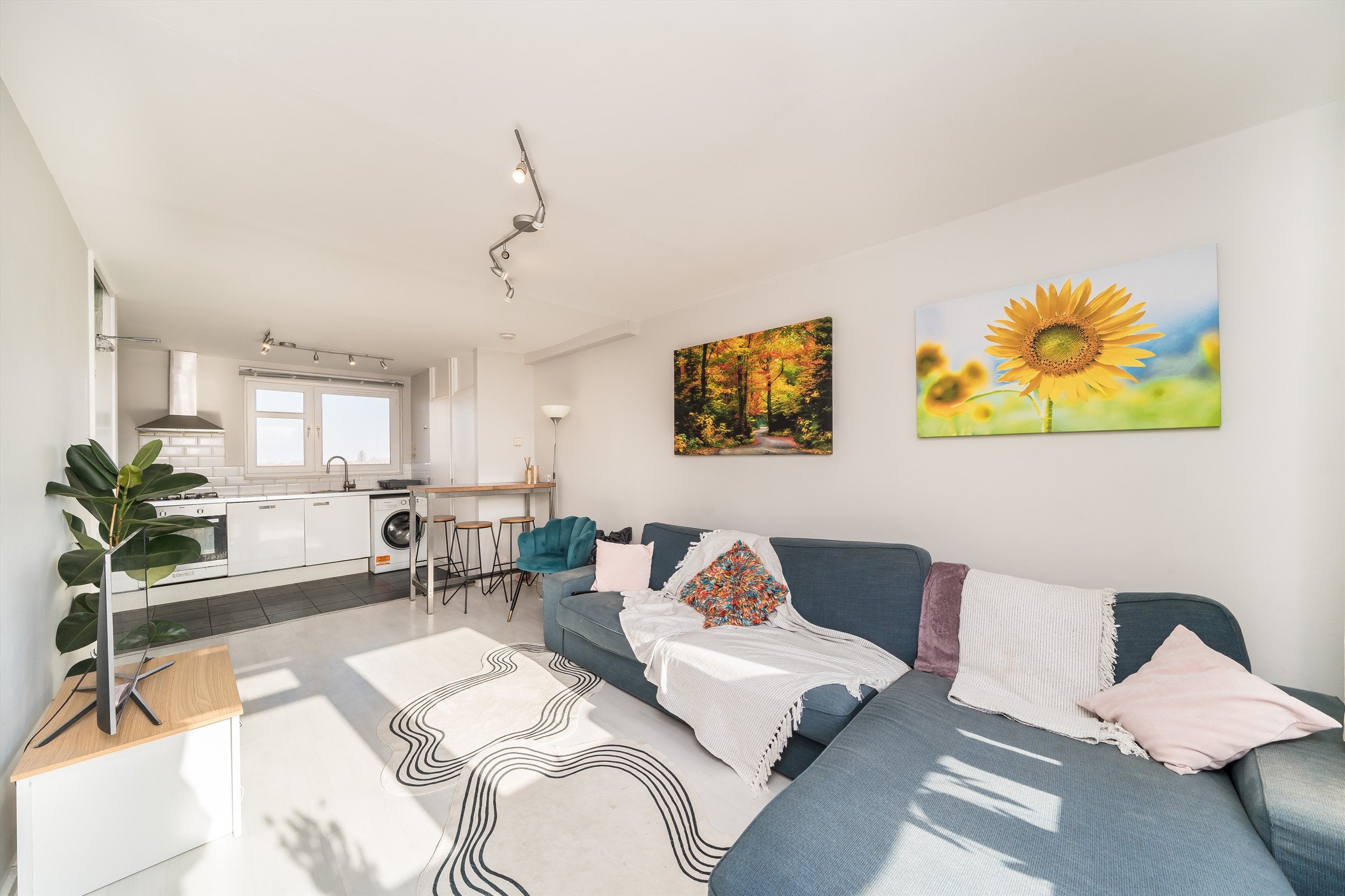 Flat Hydethorpe Road in Greater London