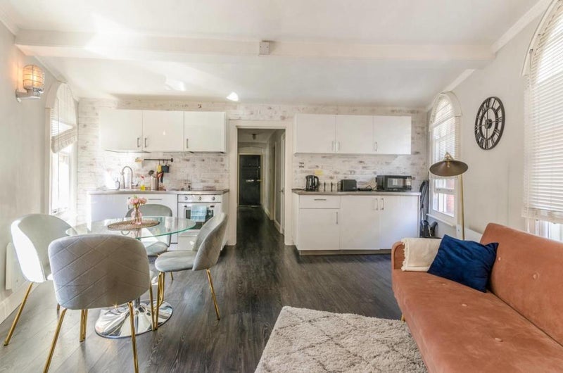 Room Commercial Street in Greater London